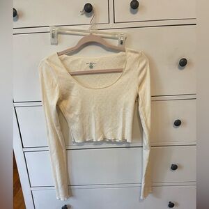 Brandy Melville Women's Cream Crop Top